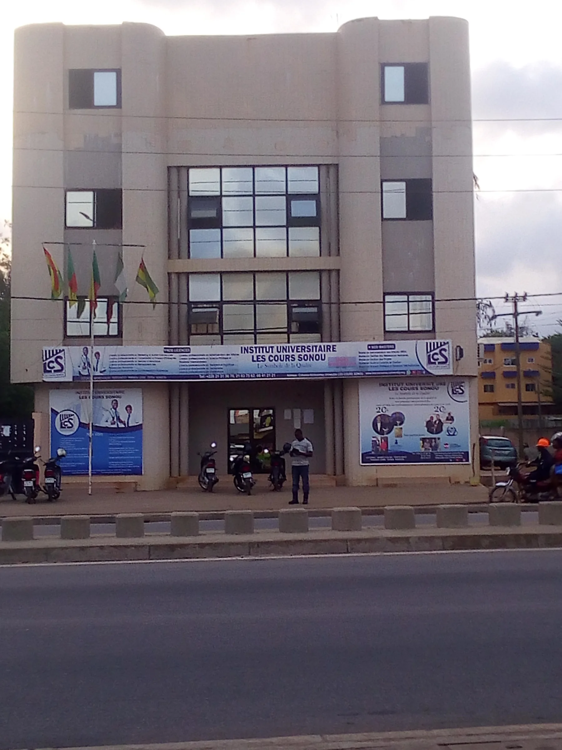 Logo de Institut Universitaire les Cours Sonou