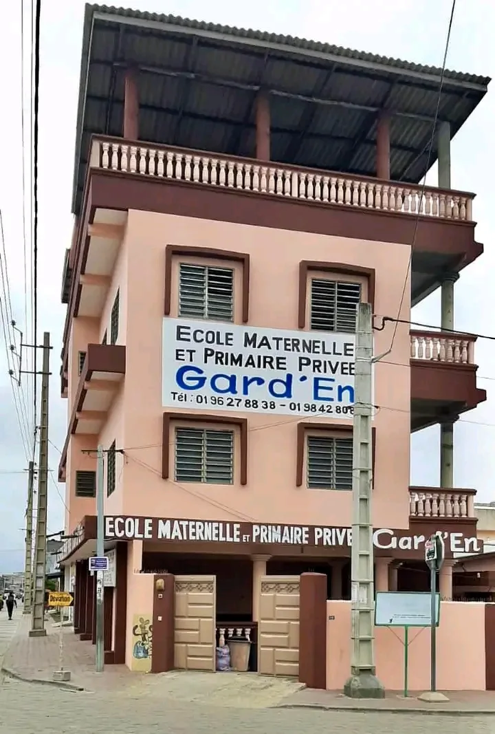 Logo de École maternelle primaire privée GARD'EN