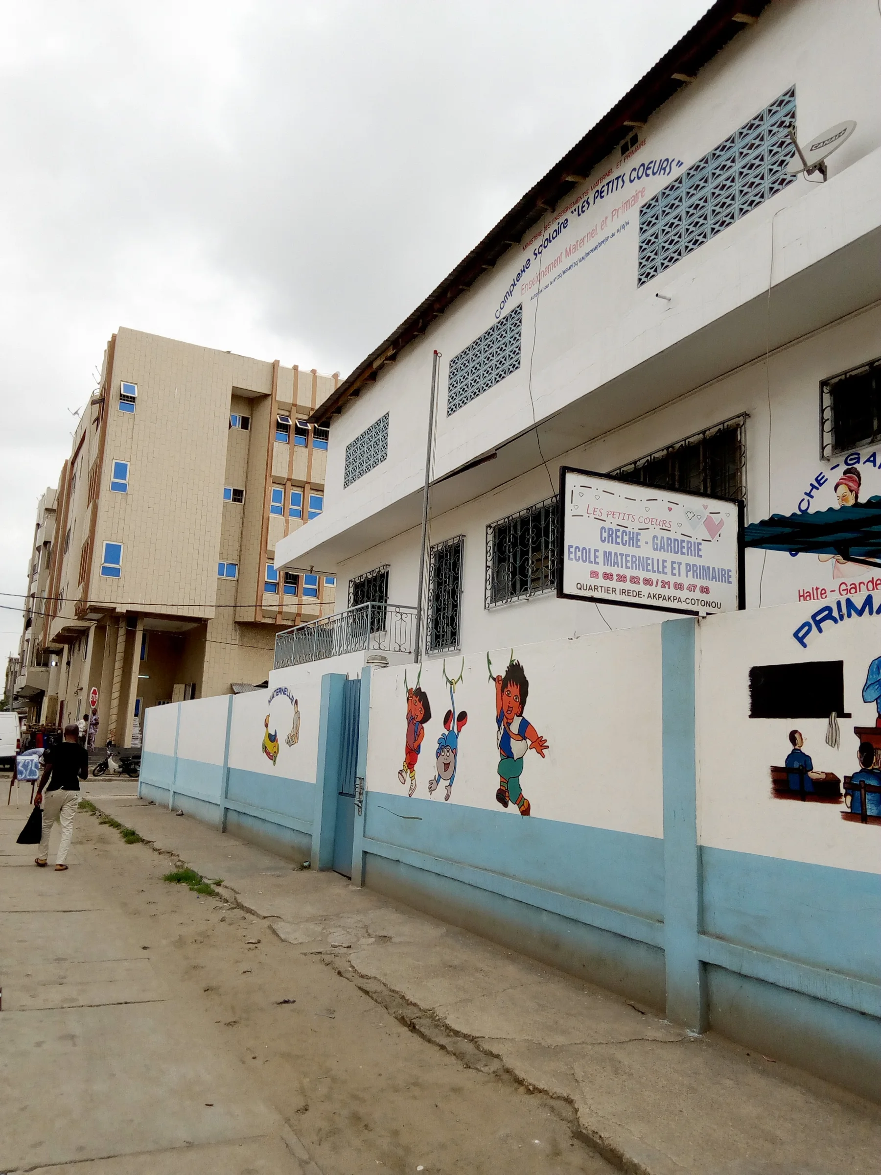 Logo de Garderie - École Maternelle et primaire les Petits cœurs